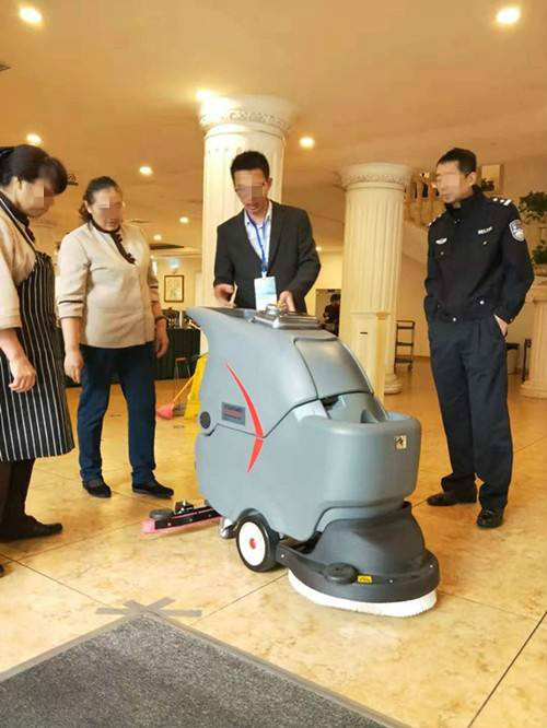 酒店洗地機(jī)多少錢一臺(tái).jpg 酒店洗地機(jī)多少錢一臺(tái).jpg