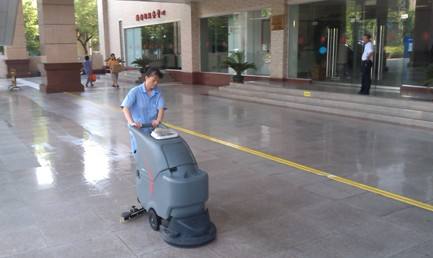 高美手推式洗地機(jī).jpg 高美手推式洗地機(jī).jpg