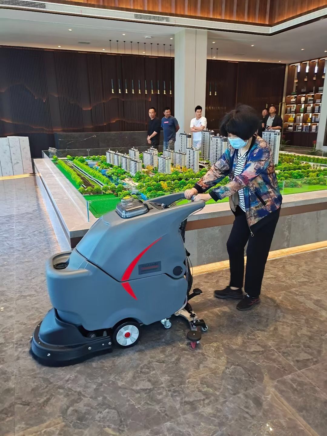 洗地機(jī)工作中刷盤不轉(zhuǎn)不工作的原因有哪些？