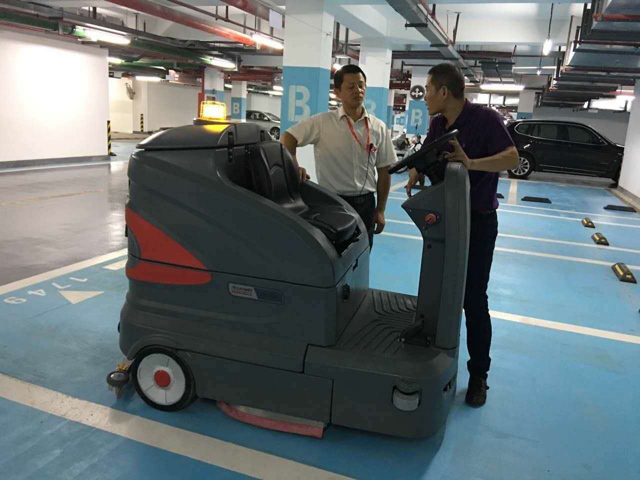 使用高美洗地機(jī)需要牢記以下幾個(gè)步驟.jpg 使用高美洗地機(jī)需要牢記以下幾個(gè)步驟.jpg