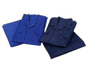 工作? /> 
</p>
<p>
	<br />
</p>
<p>
	1.全棉作业服的保养Q?br />
<br />
如果是棉麻资料的作业服，必定要留意防潮防霉，作业服怎么q行日常的保dQ就必定要留意醋Q由于醋是会(x)Ҏ(gu)l品形成腐蚀的，保藏前要z净Q晒qӀ还有像是一些果汁或者是其他的酸性物质都是需求留意的Q如果不心(j)感染?jin)的话，保藏也要留意按色彩深分cM藏，免的怺染色Q那p立即用清水来处理Q不然的话时M?jin)就会(x)清z不掉?br />
<br />
2.作业服的清洗Q?br />
<br />
如果是丝l的作业服，丝绸的要点也是防潮，它比奛_子还娇气。，淡色的一些作业服的话z的比较久就?x)呈现掉色的现象Q我们的作业服才不会(x)׃我们的错误做法而减短他们的寿数Q如果是q样的话Q那么就可以再水中加一些清z剂Q然后跑半个时左右Q然后再用清水来q行清洗Q期望大安做好作业服的保养Q每天都I着新的服Q轻松作业?</p>
<p>
	<br />
</p>
<p>
	<br />
	<div>
		<br />
	</div>
</p>
<p>
	<br />
</p>
<p>
	<br />
</p> 
						   </p>
					</div>
					  <p>发布旉Q?017-08-18 </p>
                    <p>来源Q?a href='http://www.21tfw.com/news/22.html'>http://www.21tfw.com/news/22.html</a></p>
          
					<ul class=